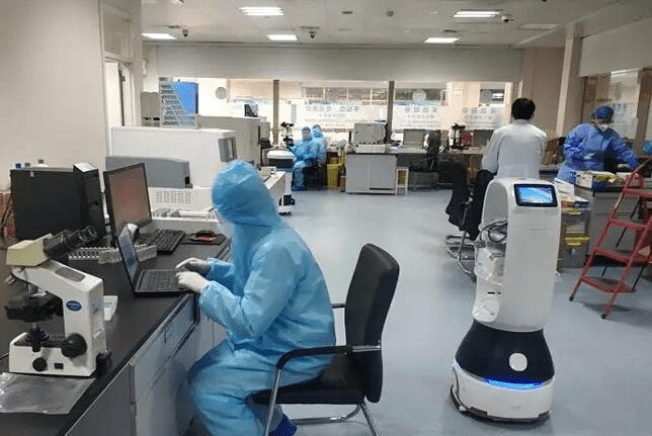 A Keenon robot navigates through a hospital