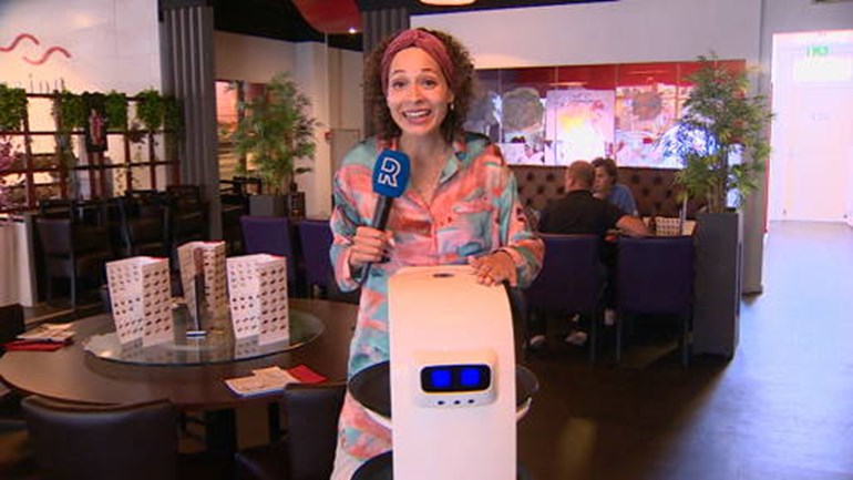 Keenon robots bedienen gasten in restaurant Sliedrecht