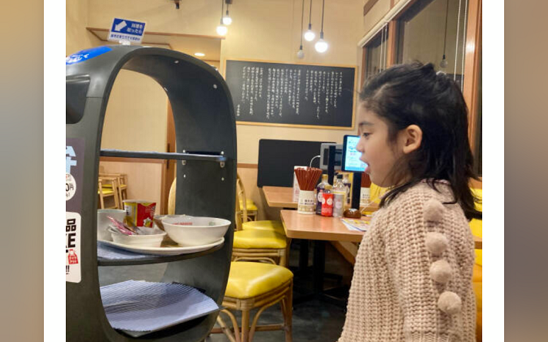 餐饮行业掀起送餐机器人热潮 持续引发行业深刻变革