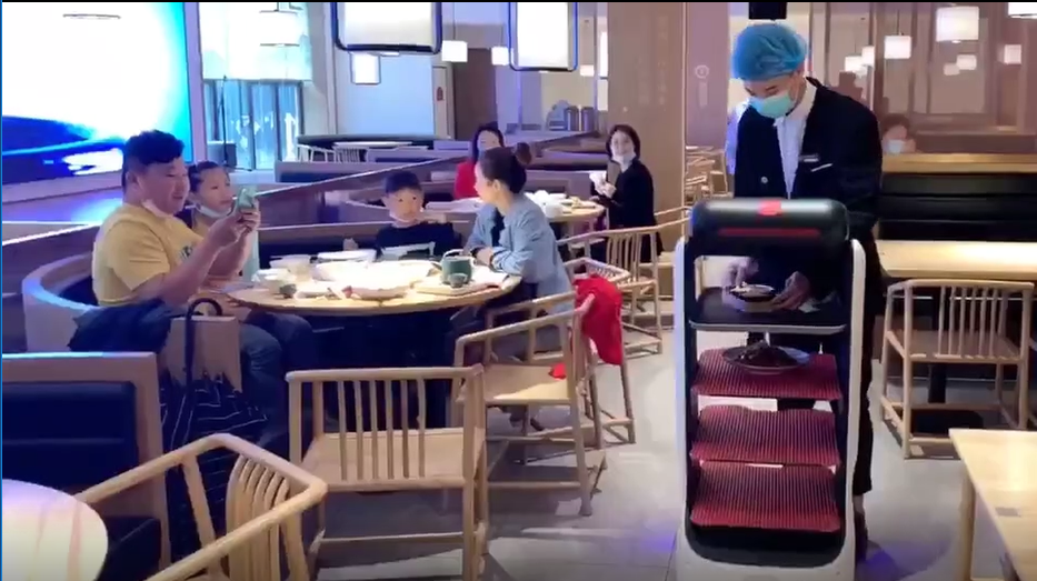 擎朗机器人上岗醉如意 助力福州传统美食代表走向新征程
