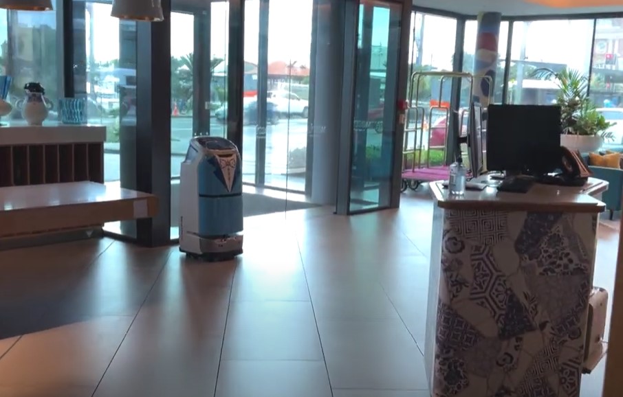 Solutions: Hotel Robot
